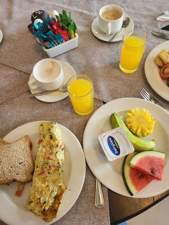 Gastro Le Peninsula Bay Beach Resort & Spa