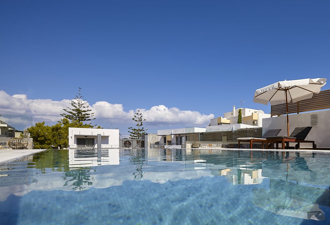 Pool Seascape Luxury Residences