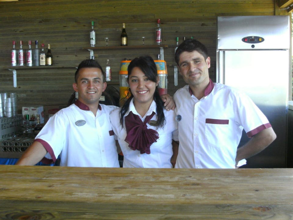 Personal an der Strandbar Trendy Aspendos Beach Hotel