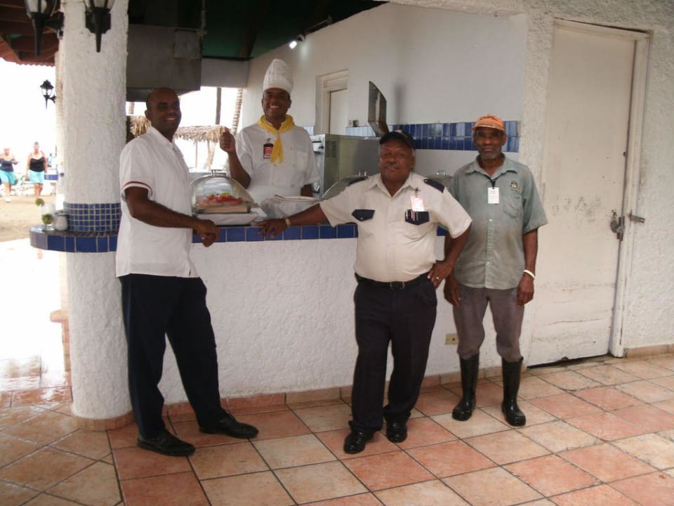 Strandrestaurant mit Viktor und Justo Emotions by Hodelpa Puerto Plata