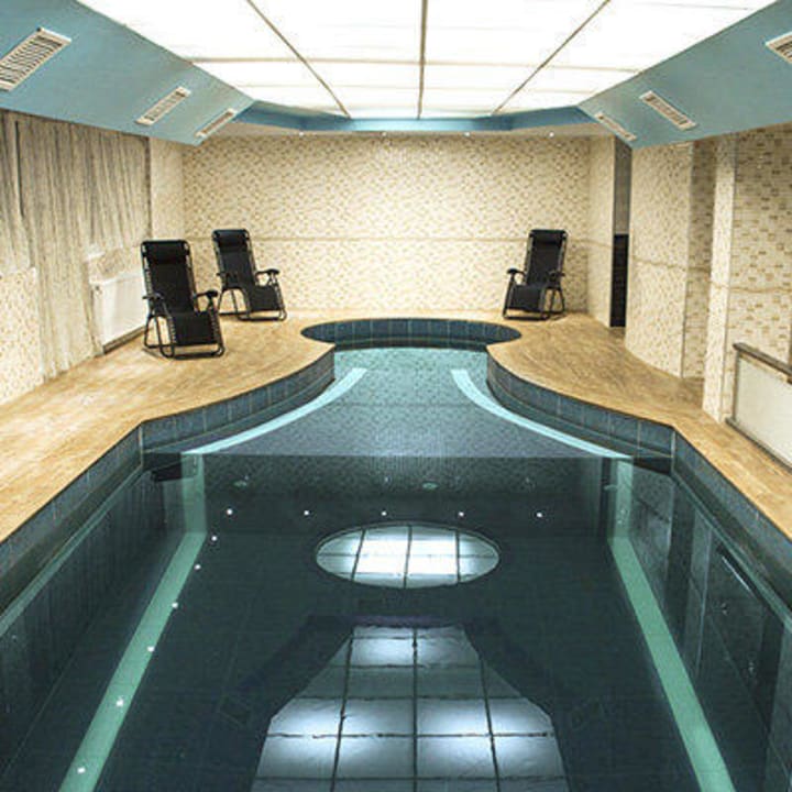 Swimming pool LaFamilia Residence