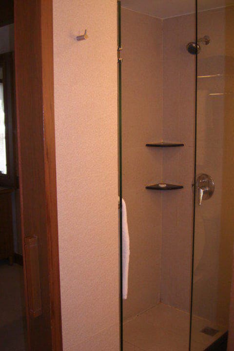 Dusche Woodlands Hotel & Resort