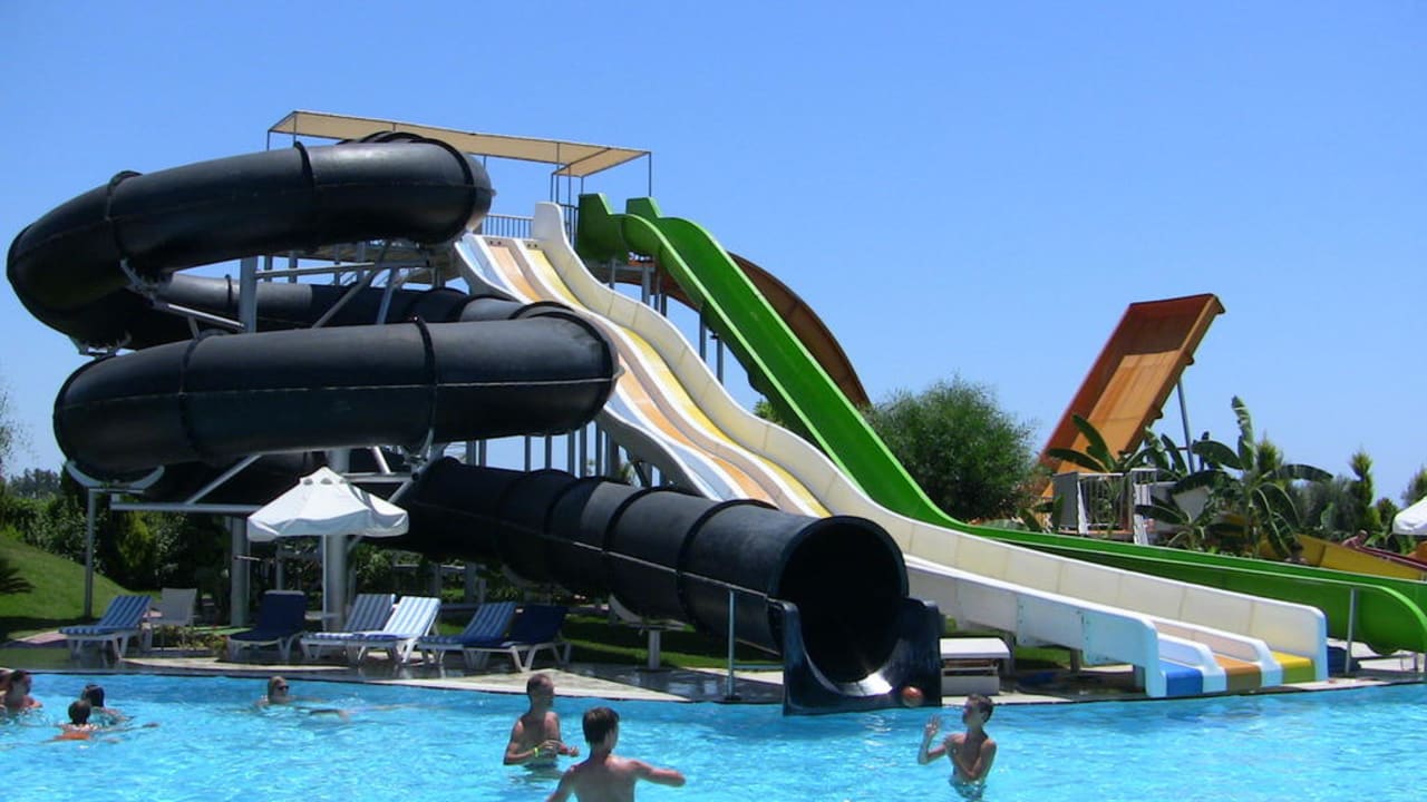 Rutschenanlage mit Pool Saturn Palace Resort Hotel