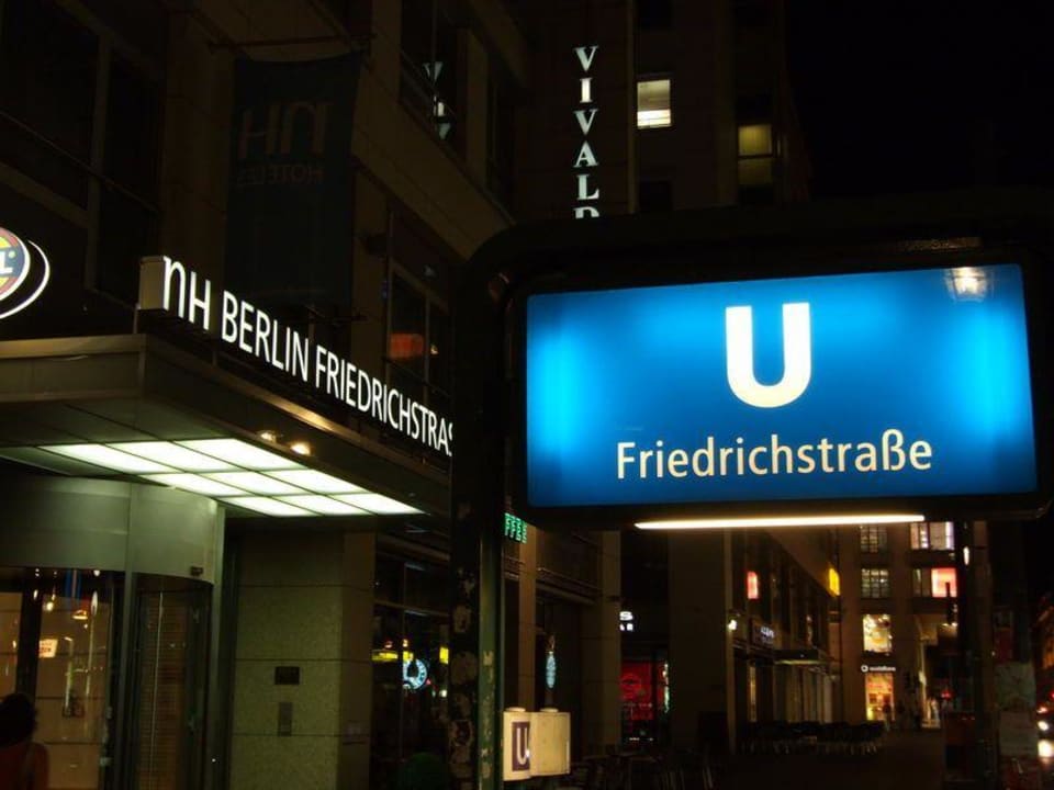 Eingang Friedrichstra0e mit U-Bahn NH Collection Berlin Mitte Friedrichstrasse