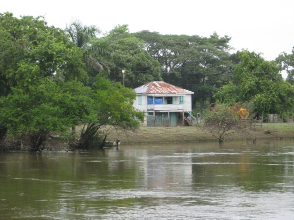 Die andere Flußseite Hotel Black Orchid Resort