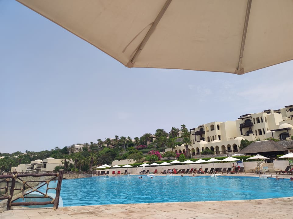 Pool The Cove Rotana Resort
