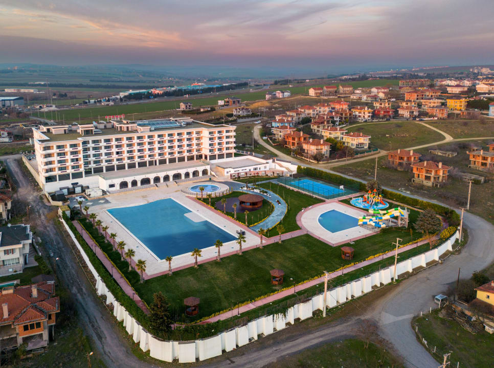Außenansicht Ramada Plaza by Wyndham Silivri