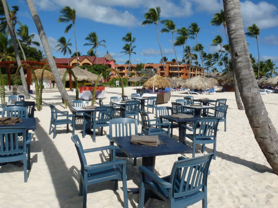 Hotelstrand mit Restaurant am Strand Punta Cana Princess All Suites Resort & Spa