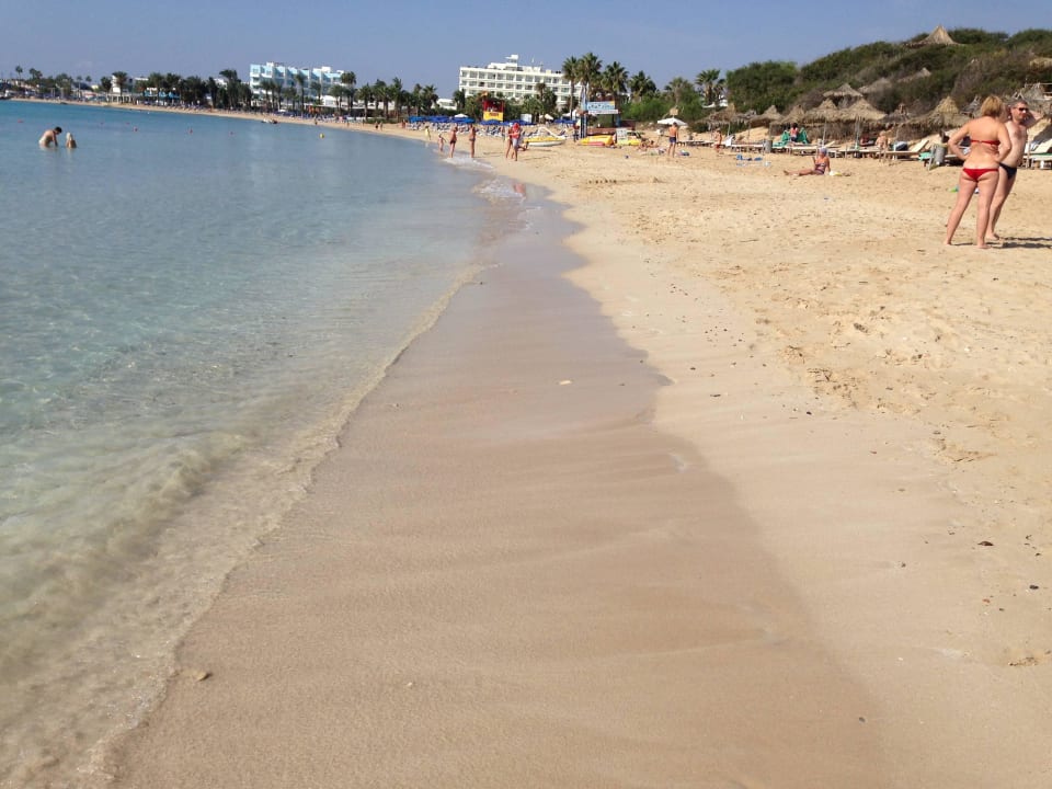 Feinster Sand direkt vor dem Htl. Hotel Grecian Bay