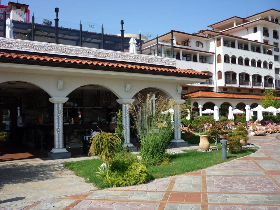 Poolbar mit Restaurant Helena Sands