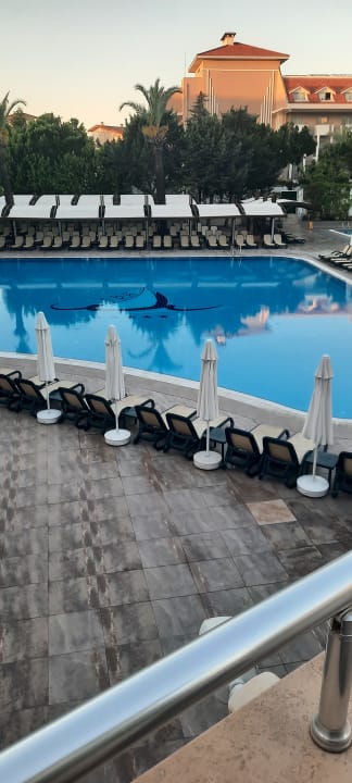 Pool Side Breeze Hotel