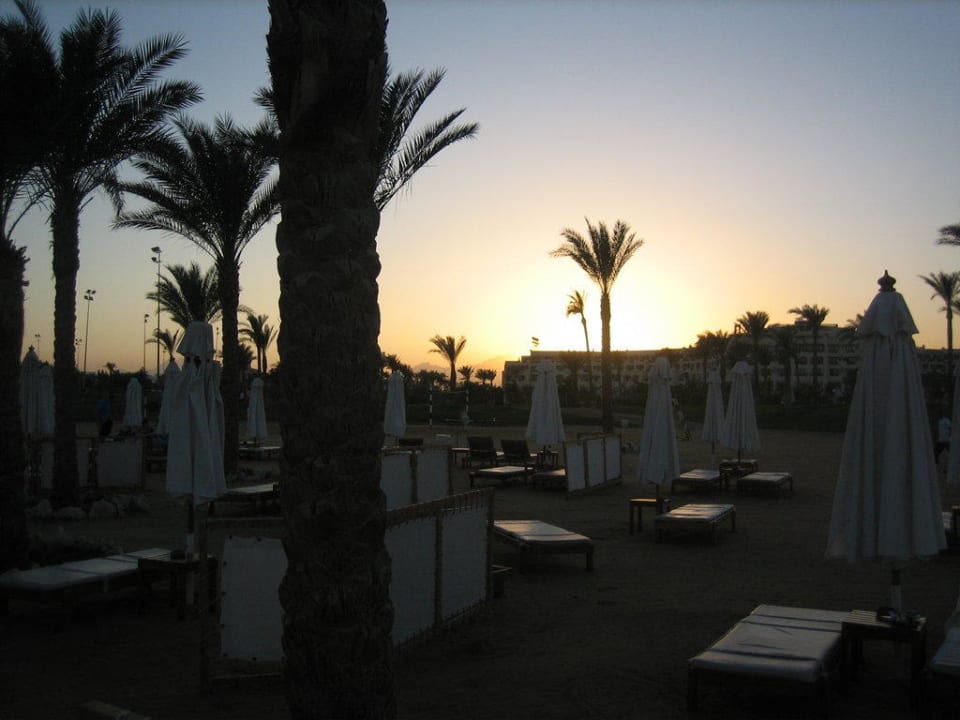 Sonnenuntergang am Strand Steigenberger ALDAU Beach Hotel