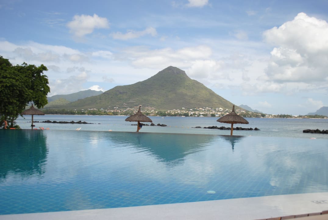 Infinity Pool Sands Suites Resort & Spa