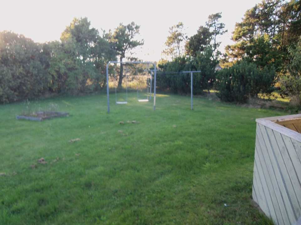 Kinderwippe im Garten Ferienhäuser Overby