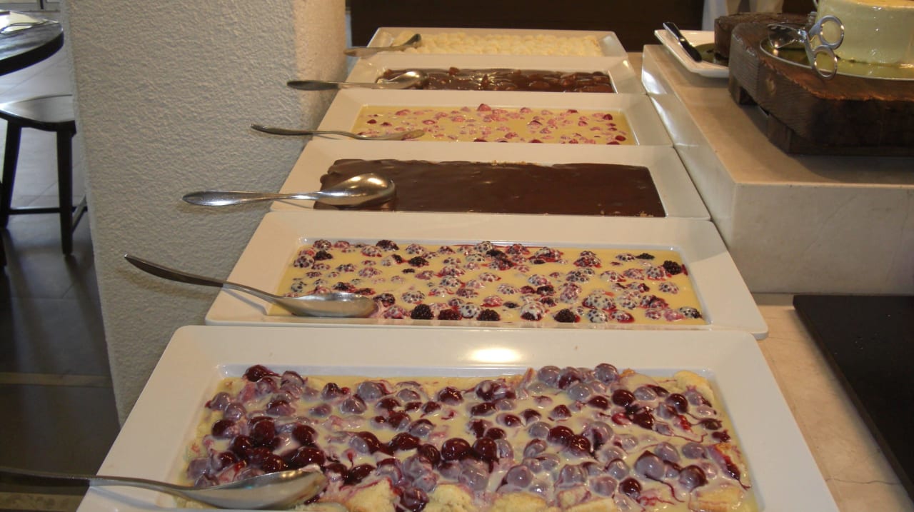 Dessert Hillside Beach Club