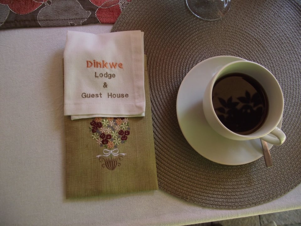 Liebevoll bestickte Servietten Guesthouse Dinkwe