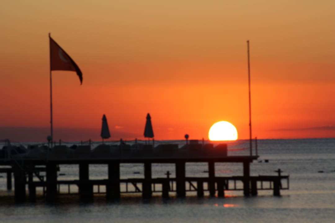 Strand Hotel Miracle Resort