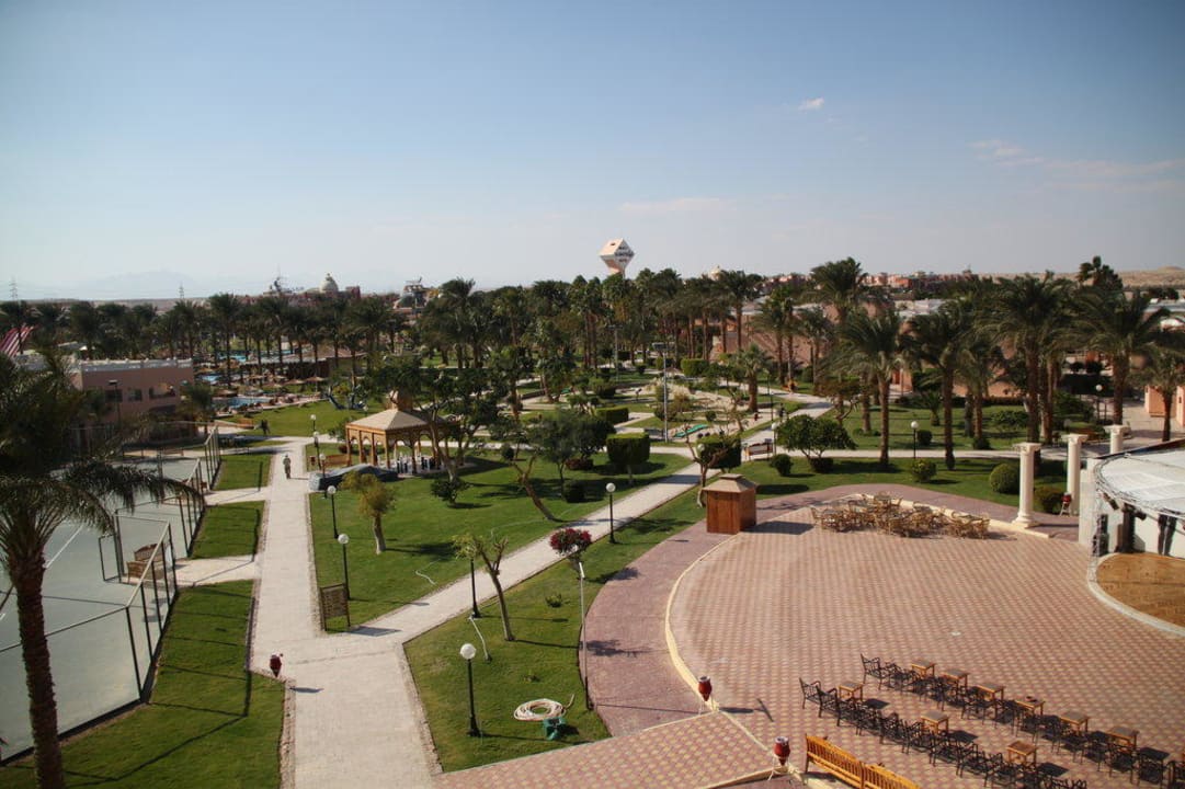 Blick zum Garten Beach Albatros Resort