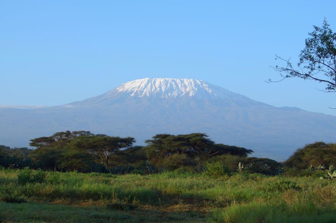 Blick von der Restaurant-Terrasse auf den Kili Hotel Amboseli Sopa Lodge
