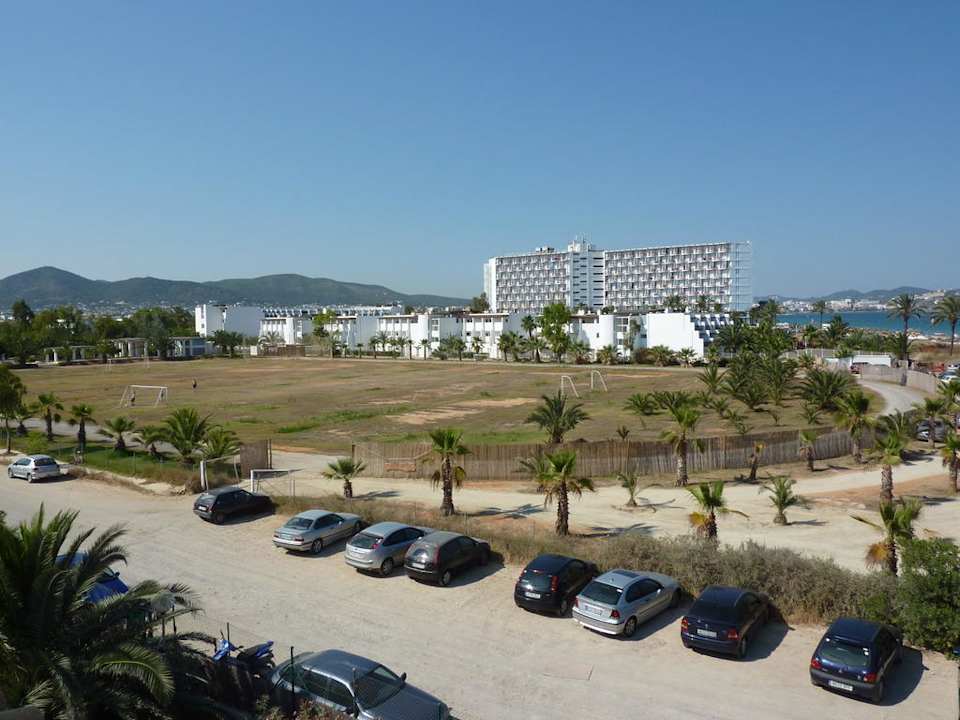 Fußballplatz neben dem Hotel FERGUS Style Bahamas