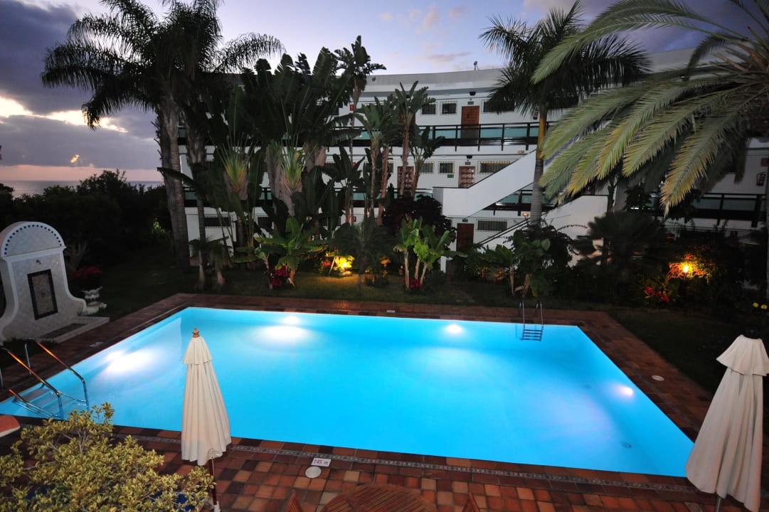 Piscina de noche Hotel Taboga