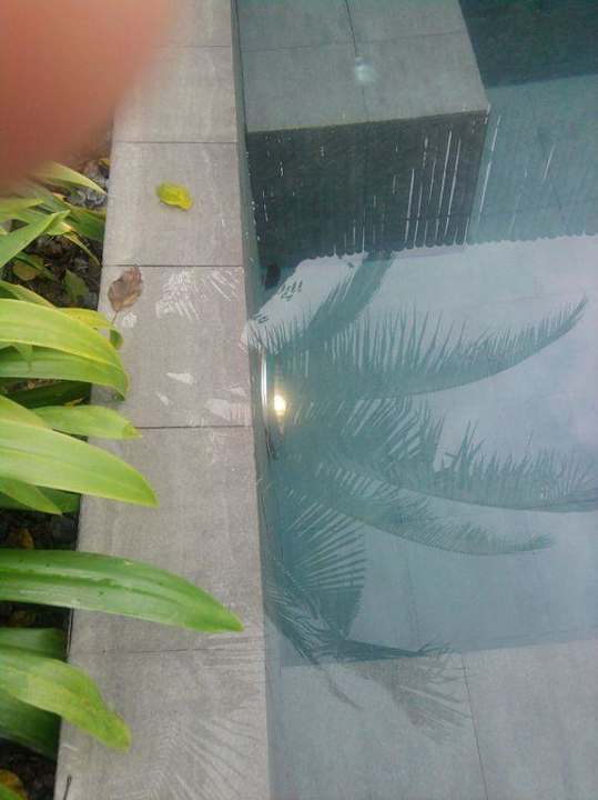 Offene Leuchte im Pool Hotel AKA Resort Hua Hin