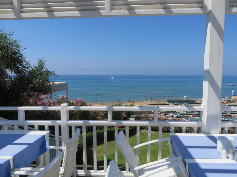 Blick von Strandbar zum Strand/Meer Can Garden Resort