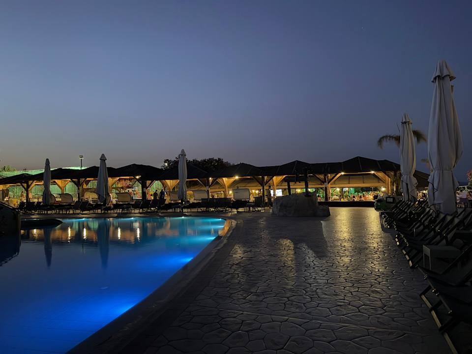 Außenansicht Hotel Kalithea Horizon Royal