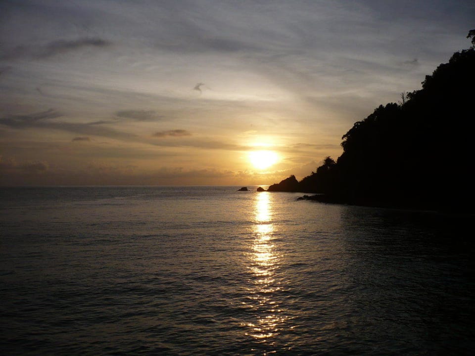 Sonnenuntergang vom eigenen Balkon des Chalet Berjaya Langkawi Resort