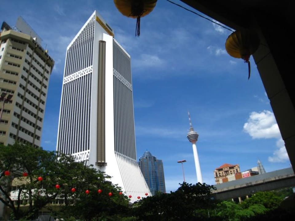 Vom Eingang aus Blick auf Maybank und KL Tower Hotel Ancasa