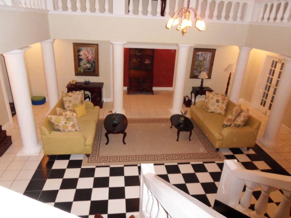 Halle in der Villa Half Moon