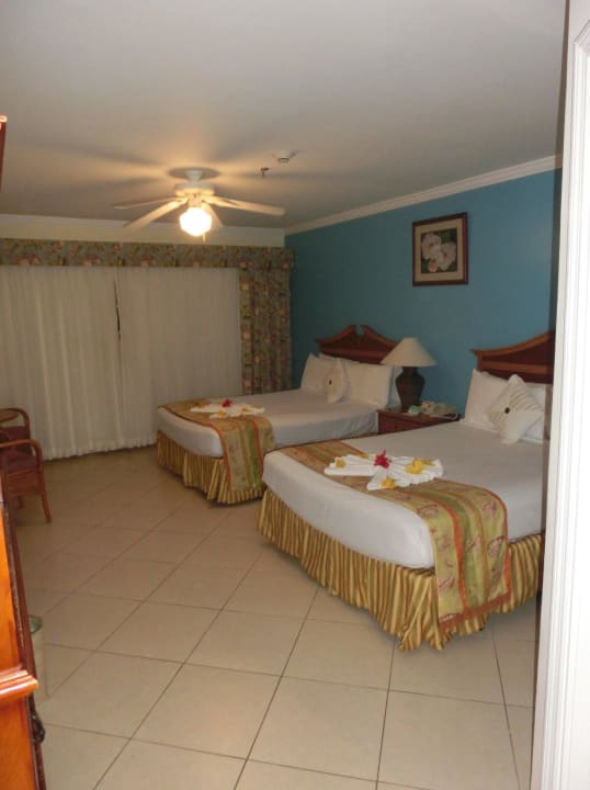 Blick ins Zimmer Bay Gardens Beach Resort