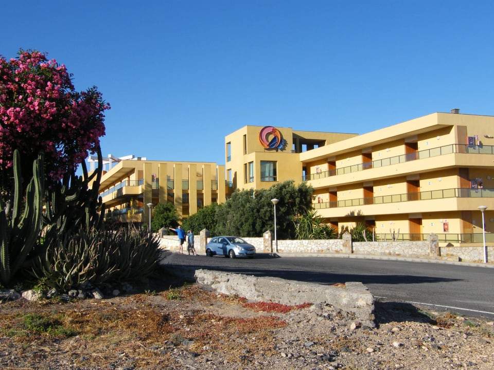 Hotel von der Straße aus SBH Club Paraiso Playa