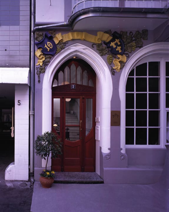 Eingang Hotel Drei Lilien