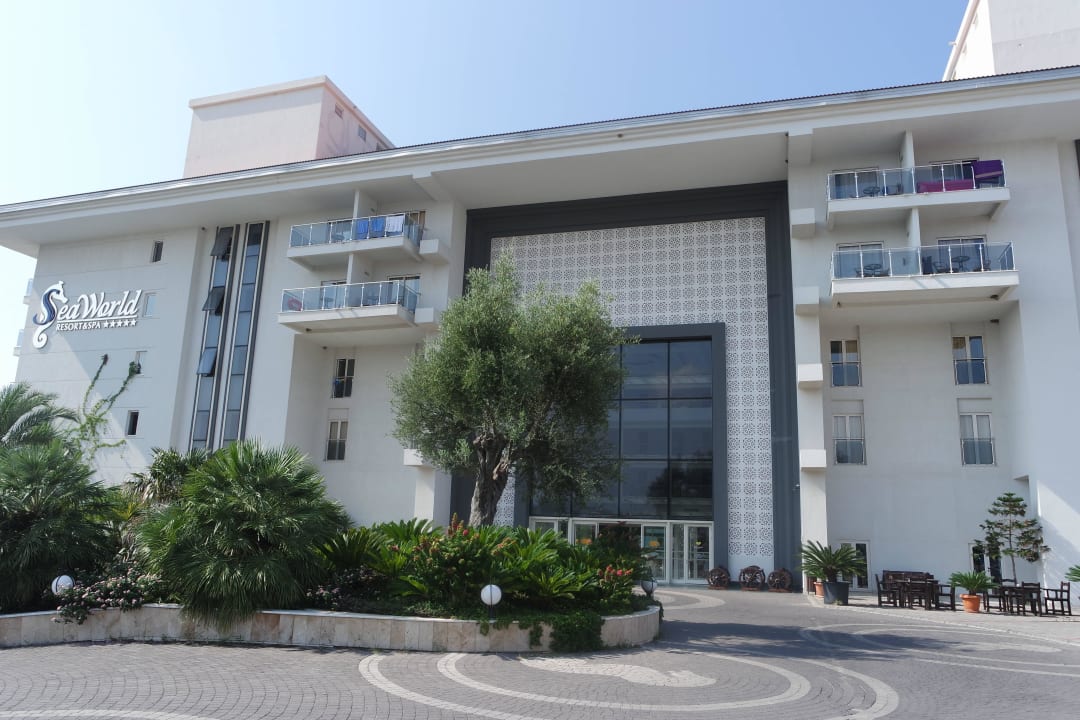 Hoteleingang Seaden Sea World Resort & Spa