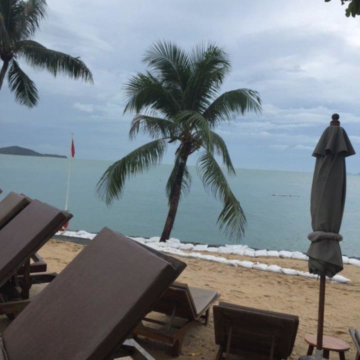 Strand mit Sandsäcken am 27.12.2014 Fair House Villas & Spa