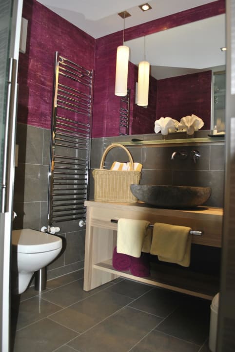 Bad im Superiorzimmer Verwöhn- und Wellnesshotel Walserhof