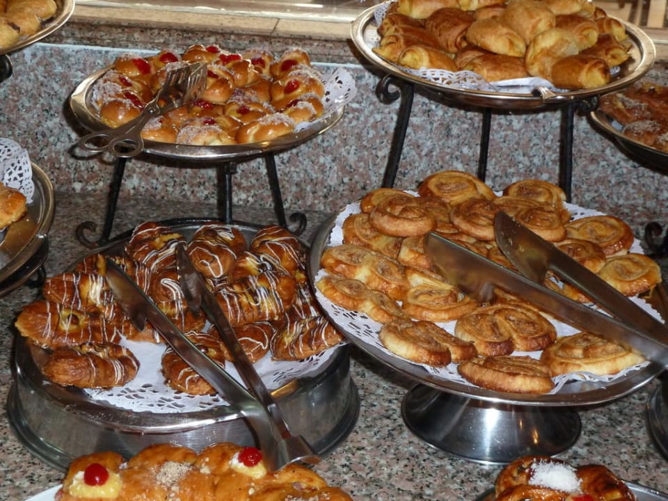 Süßes Frühstücksbuffet Brayka Bay Resort