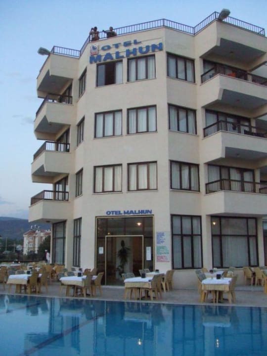 Terrasse vom Pool aus gesehen Hotel Malhun