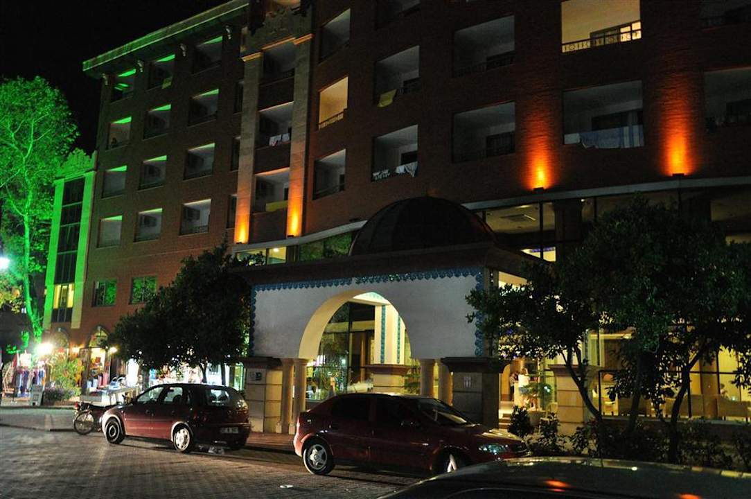 Główne wejście NoxInn Club