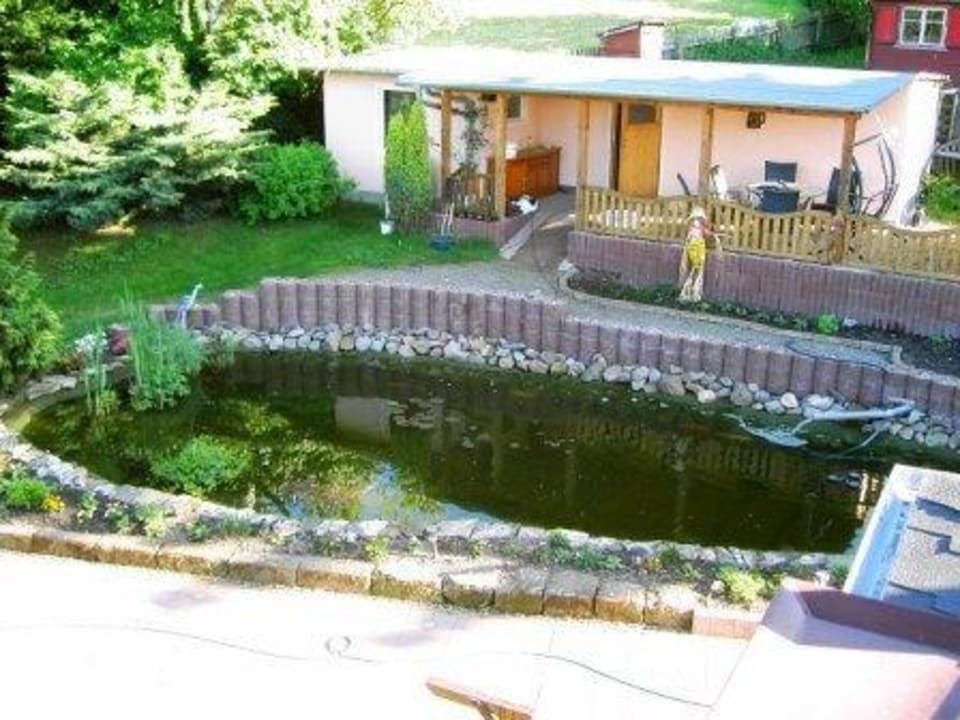 Schön angelegter Teich Hotel Rabennest