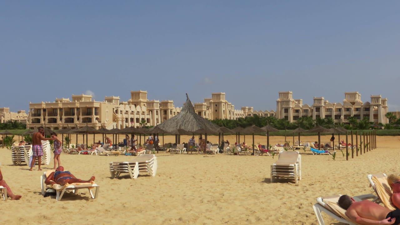 Hotel vom Strand aus Hotel Riu Touareg