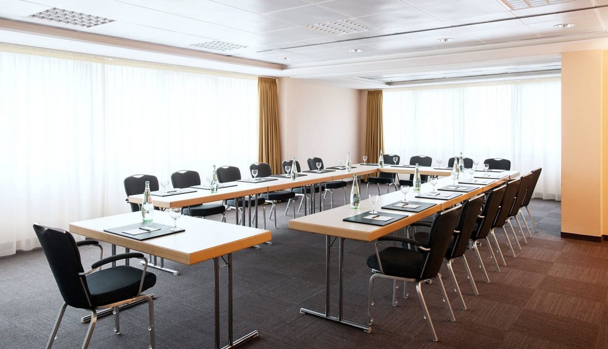 Meeting Room - Venus - U-Shaped Hotel NH Düsseldorf City