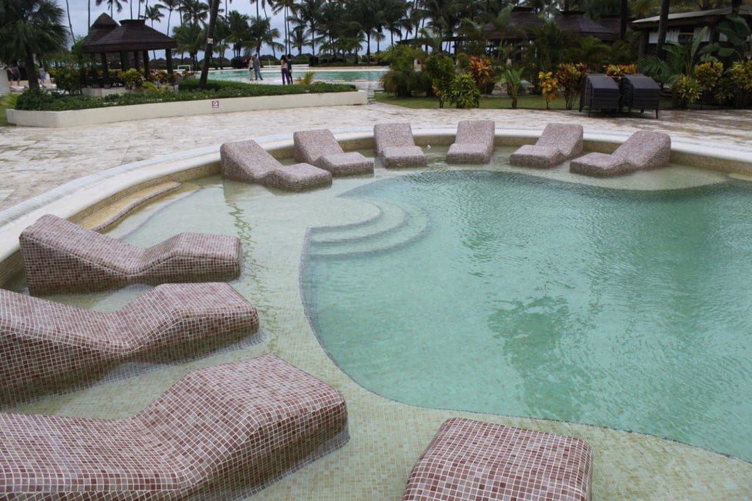 Pool mit Relaxliege Dreams Royal Beach Punta Cana