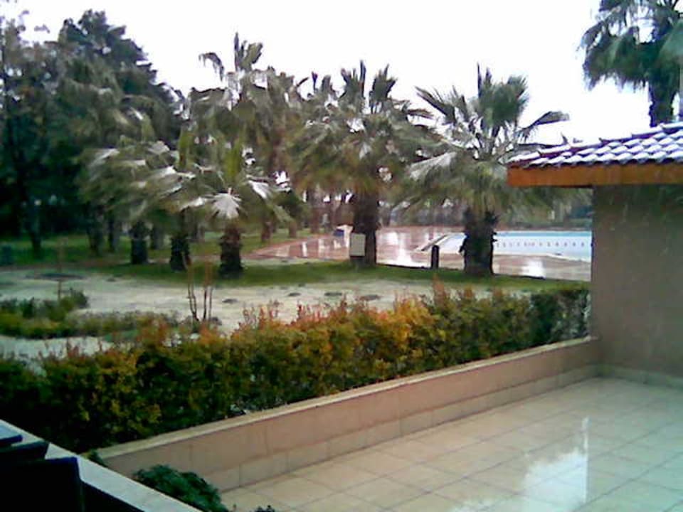 Der erste und letzte Schnee in Kiris Akka Alinda Hotel
