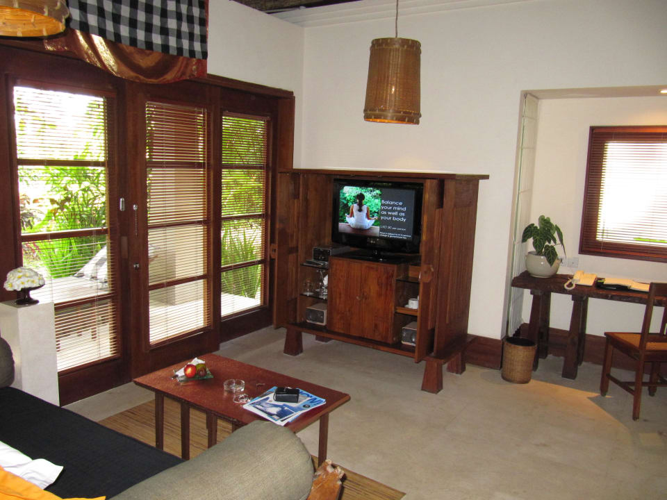 Sitzecke mit TV Maya Ubud Resort & Spa Bali