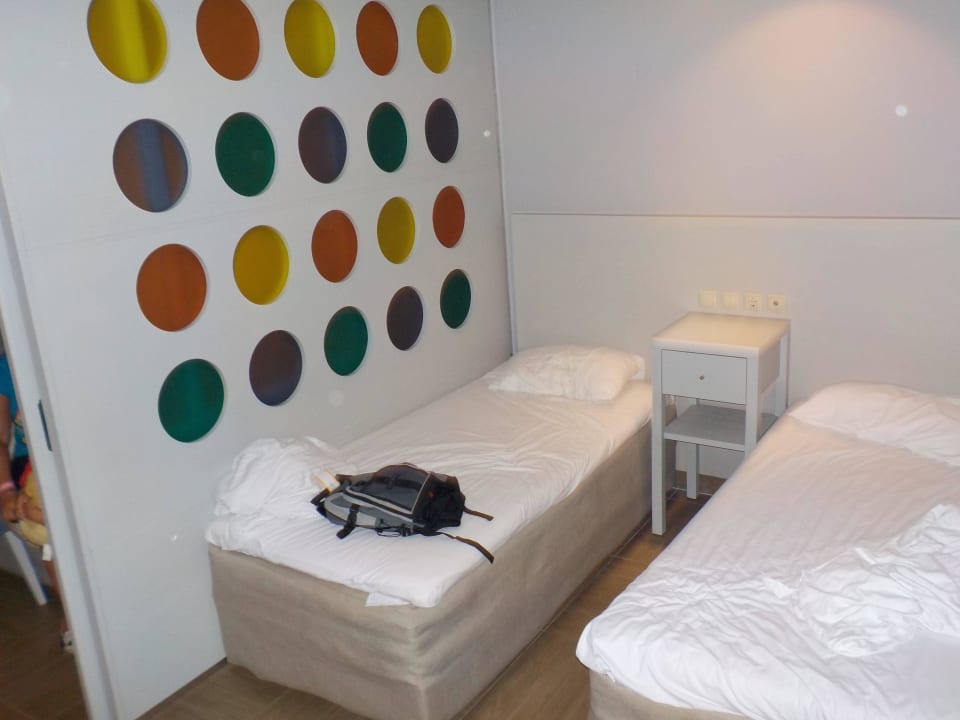 Kinderbetten im Familienzimmer Typ B Lyttos Beach Hotel