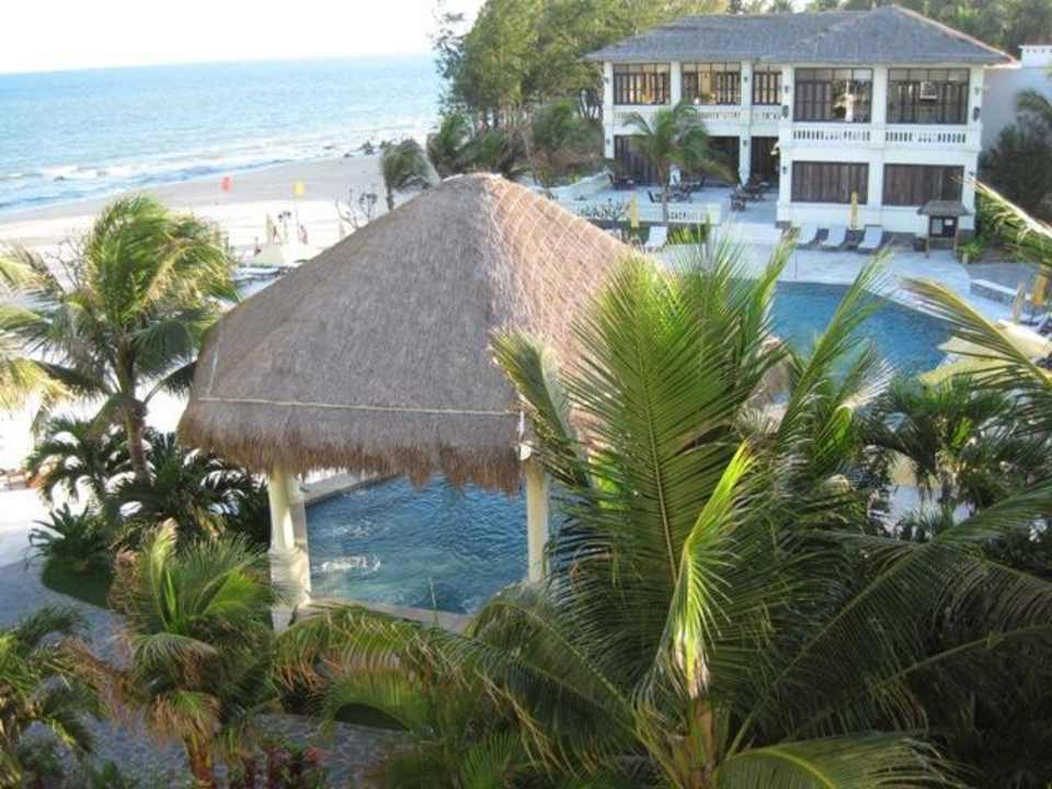 Blick auf den Pool Allezboo Beach Resort & Spa