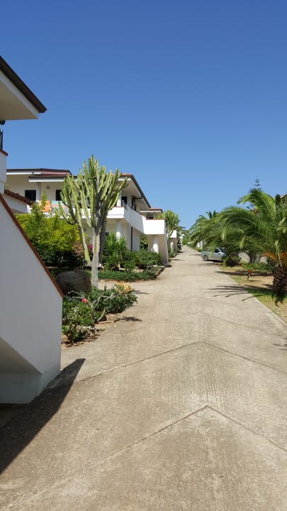 Apartments mit Weg zum Hauptgebäude  Hotel Il Gattopardo