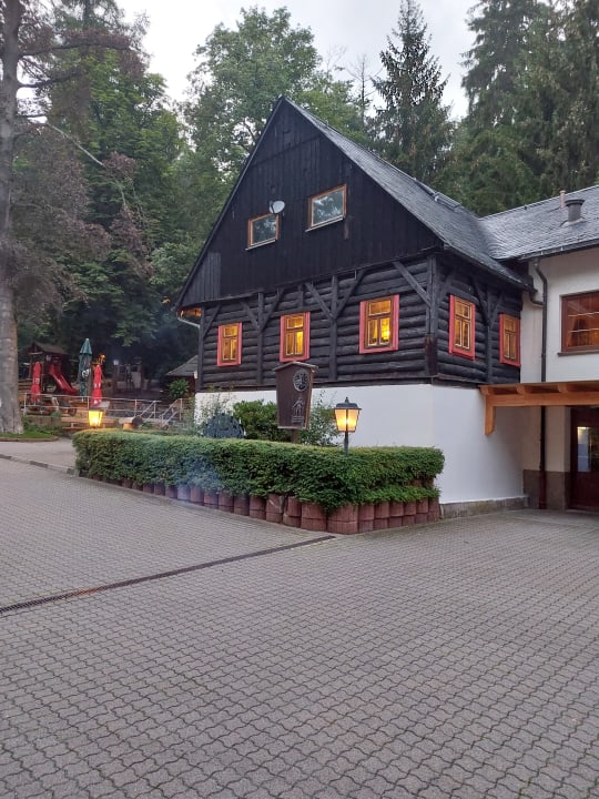 Außenansicht Hotel & Restaurant Köhlerhütte - Fürstenbrunn